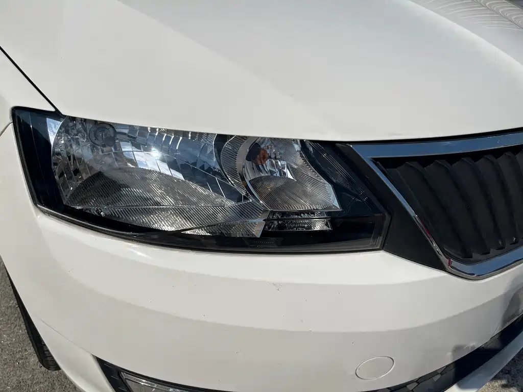 Skoda Rapid — миниатюра 5