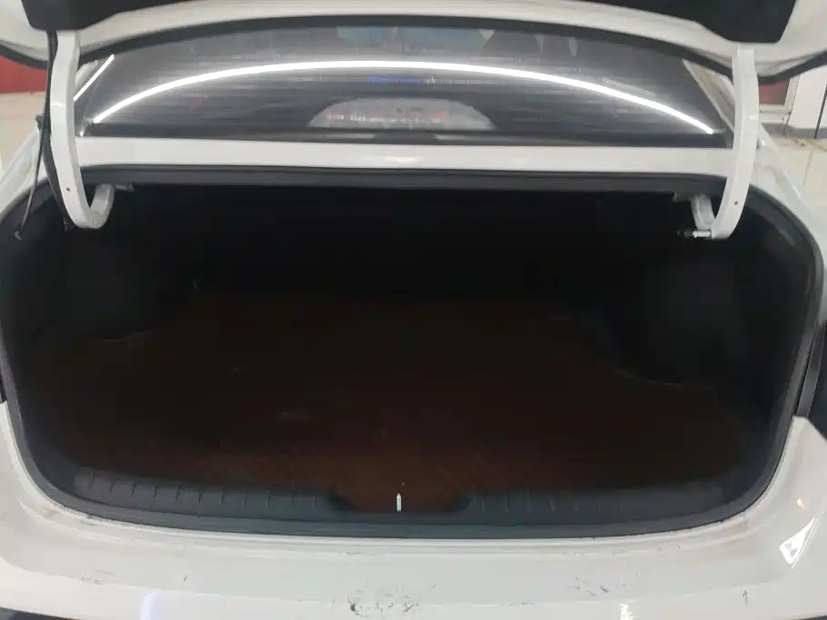 Hyundai Elantra — миниатюра 4