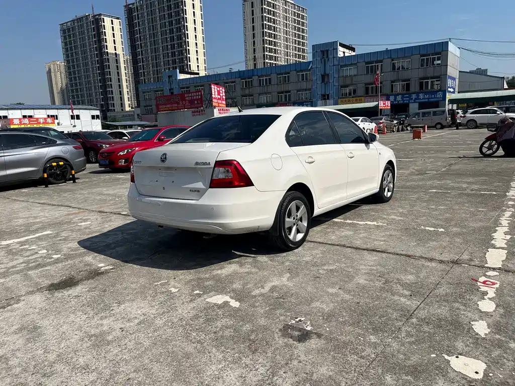 Skoda Rapid — миниатюра 10