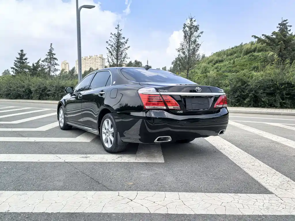 Toyota Crown 2.5L Royal Navigation Edition, фото 4