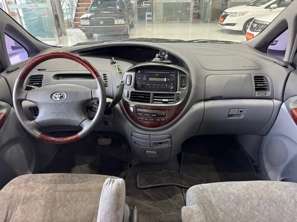 Toyota Previa — миниатюра 7