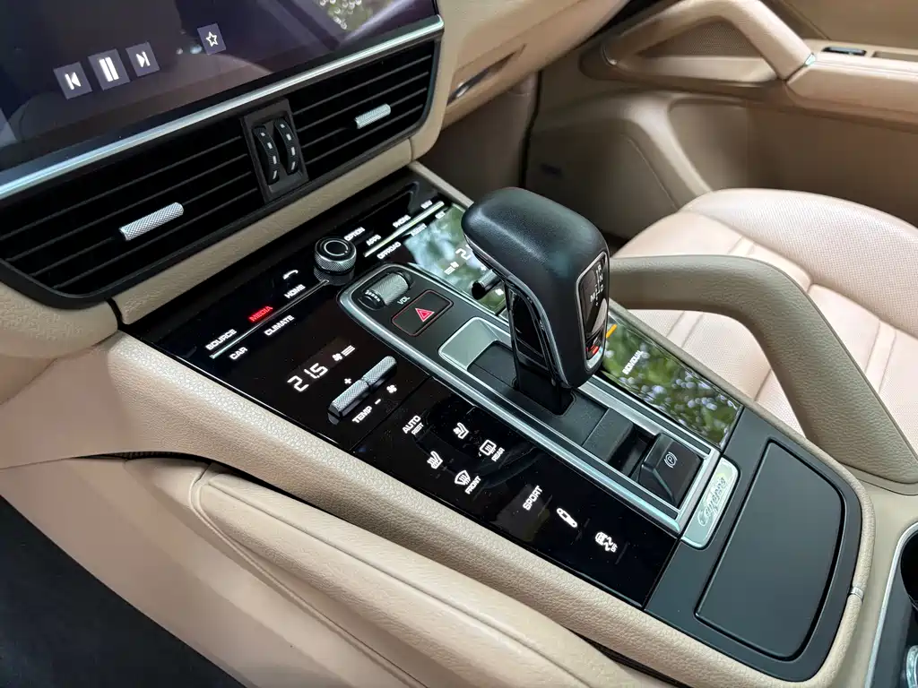 Porsche Cayenne — миниатюра 13
