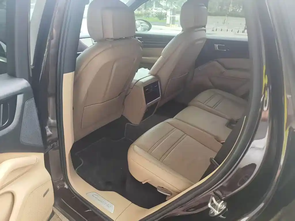 Porsche Cayenne — миниатюра 8