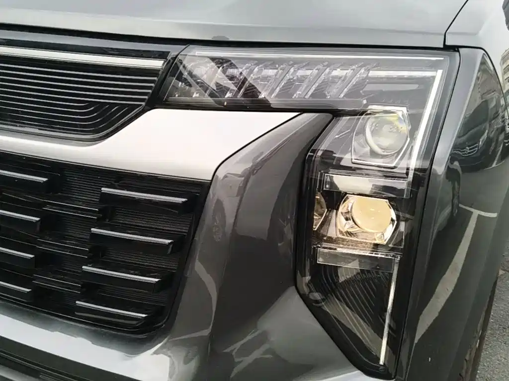 Sinotruk Vangard V — миниатюра 24