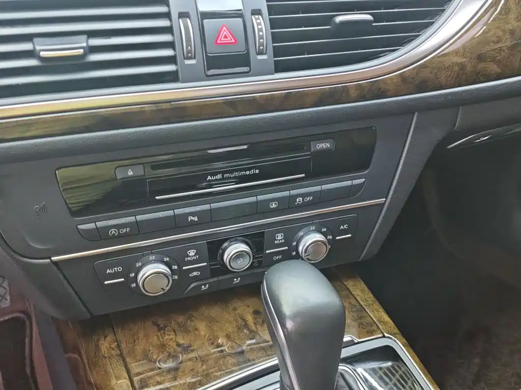 Audi A6L — миниатюра 12