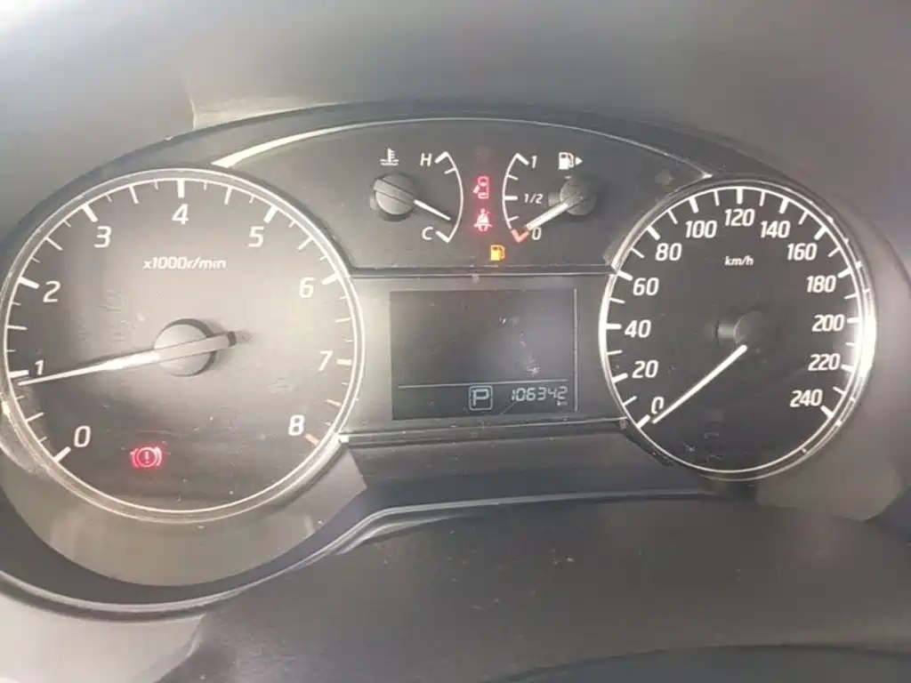 Nissan Tiida — миниатюра 12