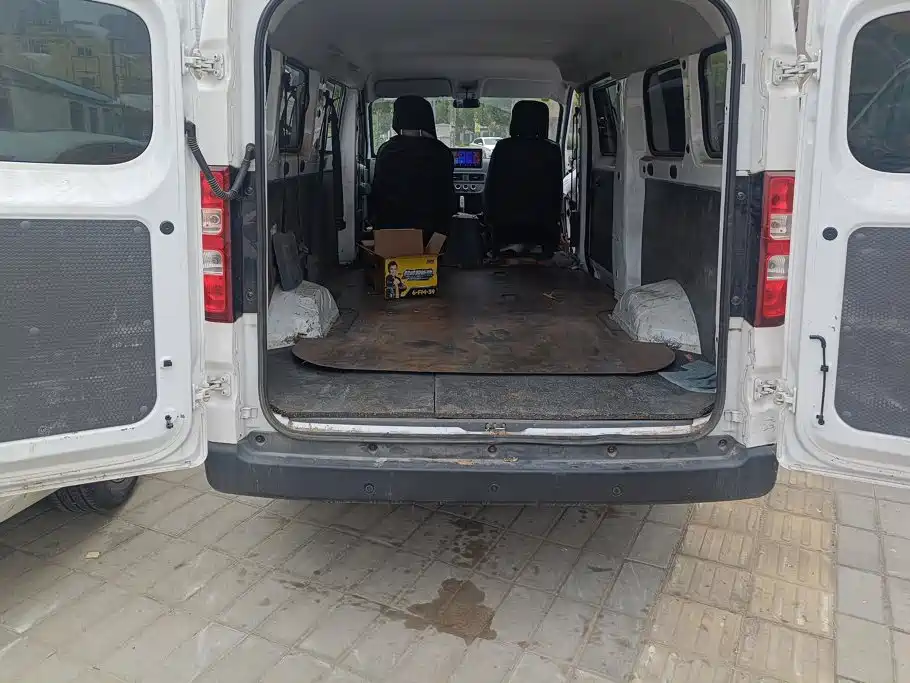 Wuling Yangguang — миниатюра 4