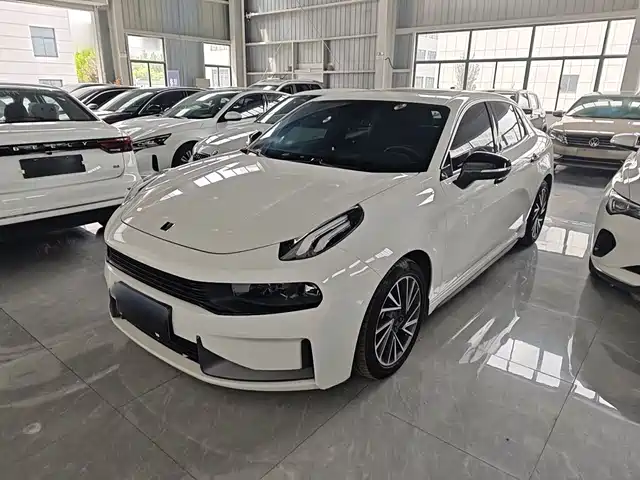 Lynk & Co 03
