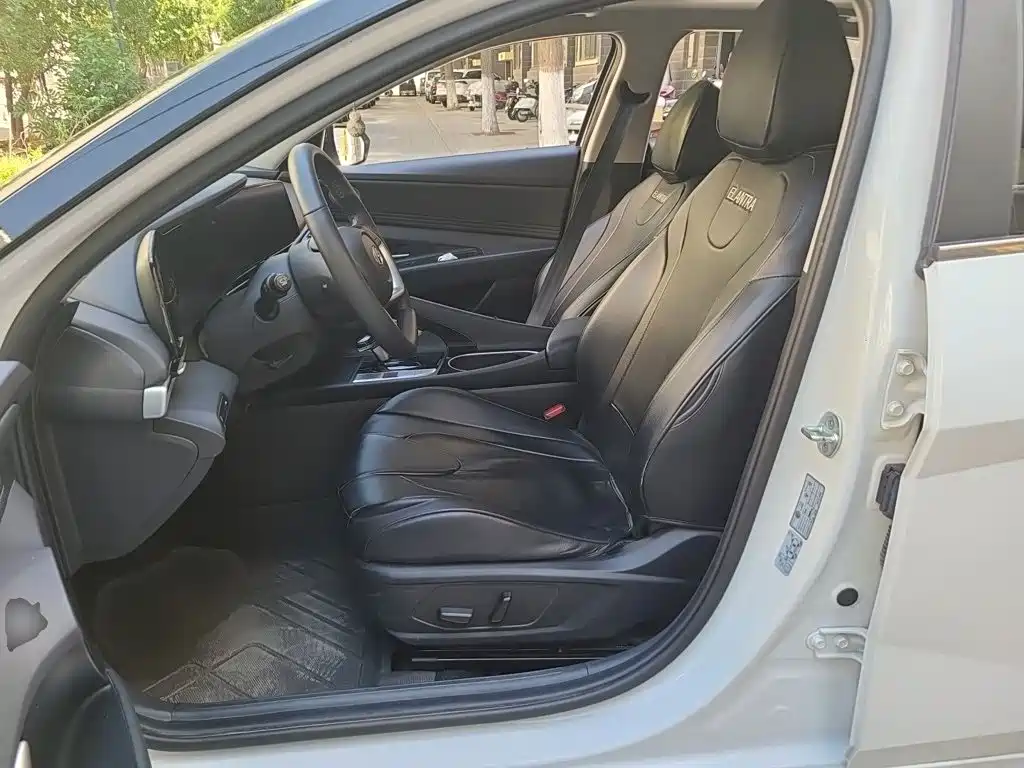 Hyundai Elantra — миниатюра 11