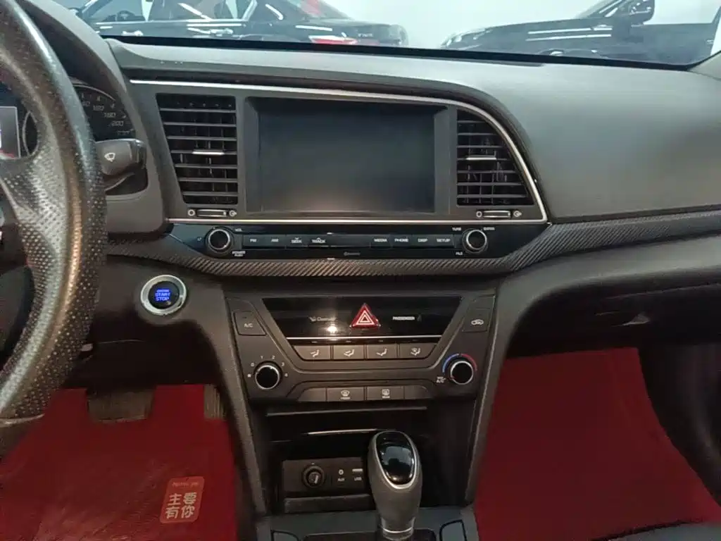 Hyundai Elantra — миниатюра 13