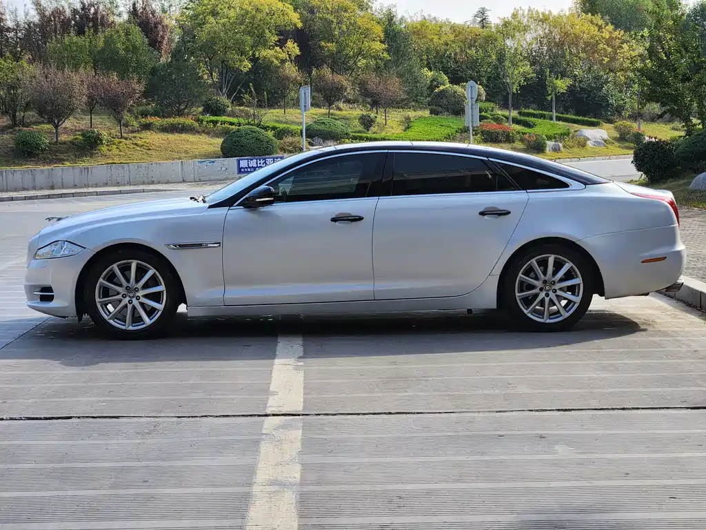 Jaguar XJ — миниатюра 7