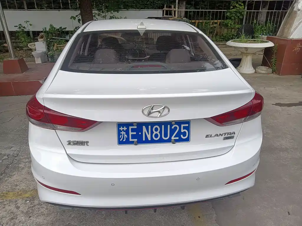 Hyundai Elantra — миниатюра 3