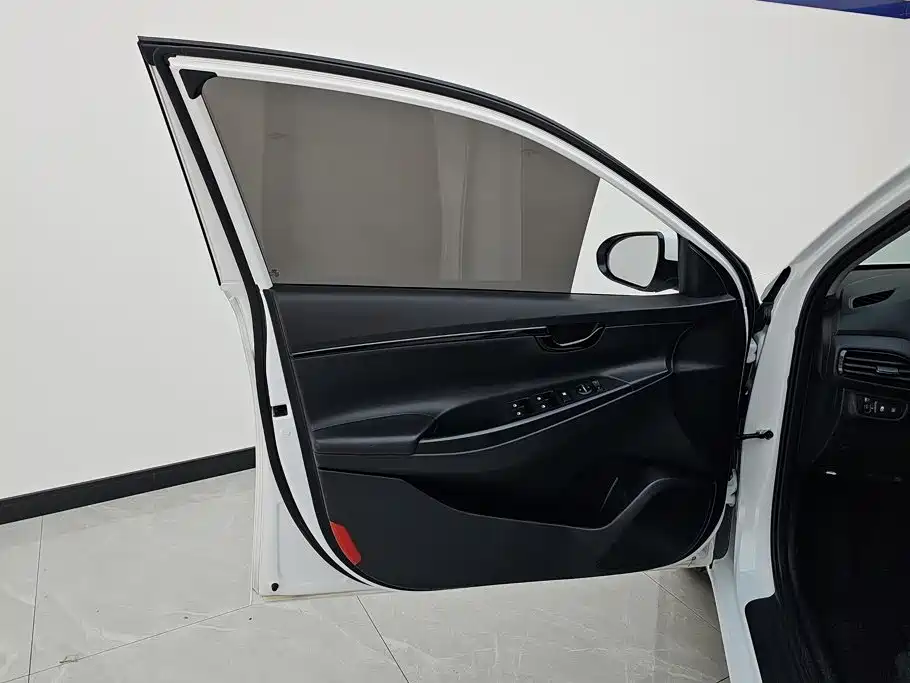 Hyundai Elantra — миниатюра 7