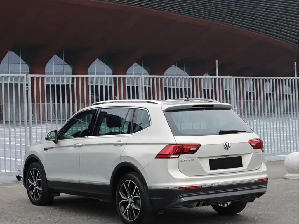 Volkswagen Tiguan L — миниатюра 9
