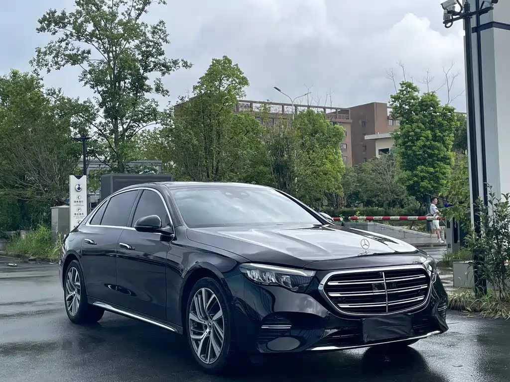 Mercedes-Benz E-Class — миниатюра 3