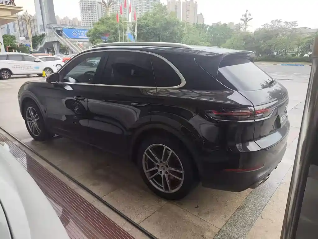 Porsche Cayenne — миниатюра 12