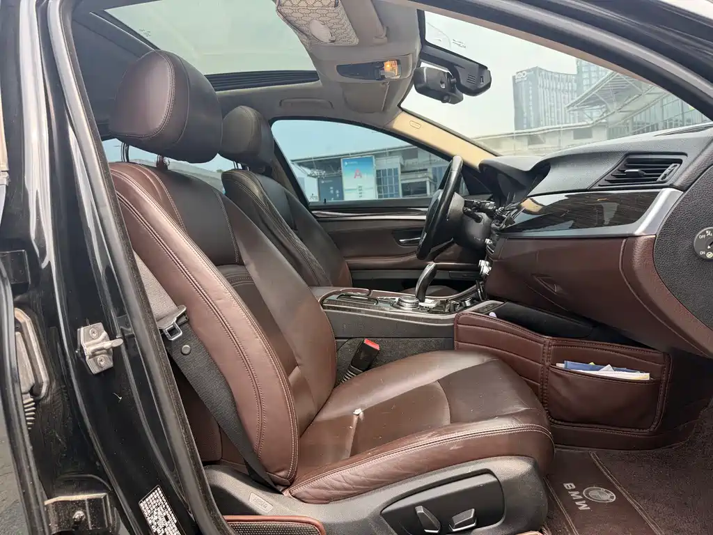 BMW 5 Series — миниатюра 9