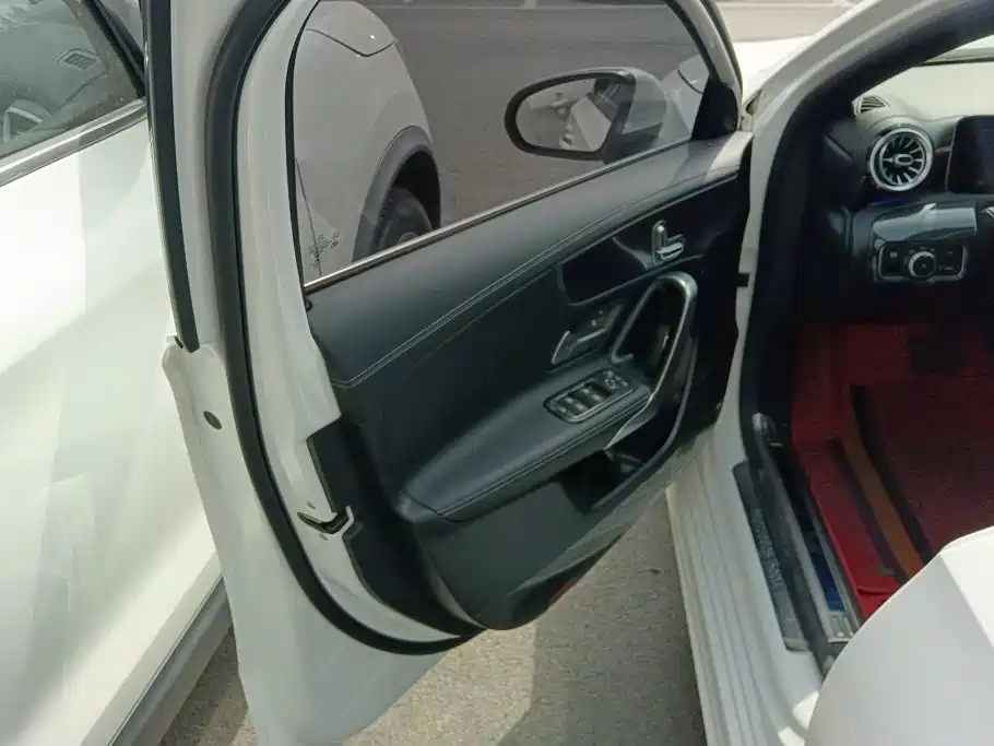 Mercedes-Benz A-Class — миниатюра 7