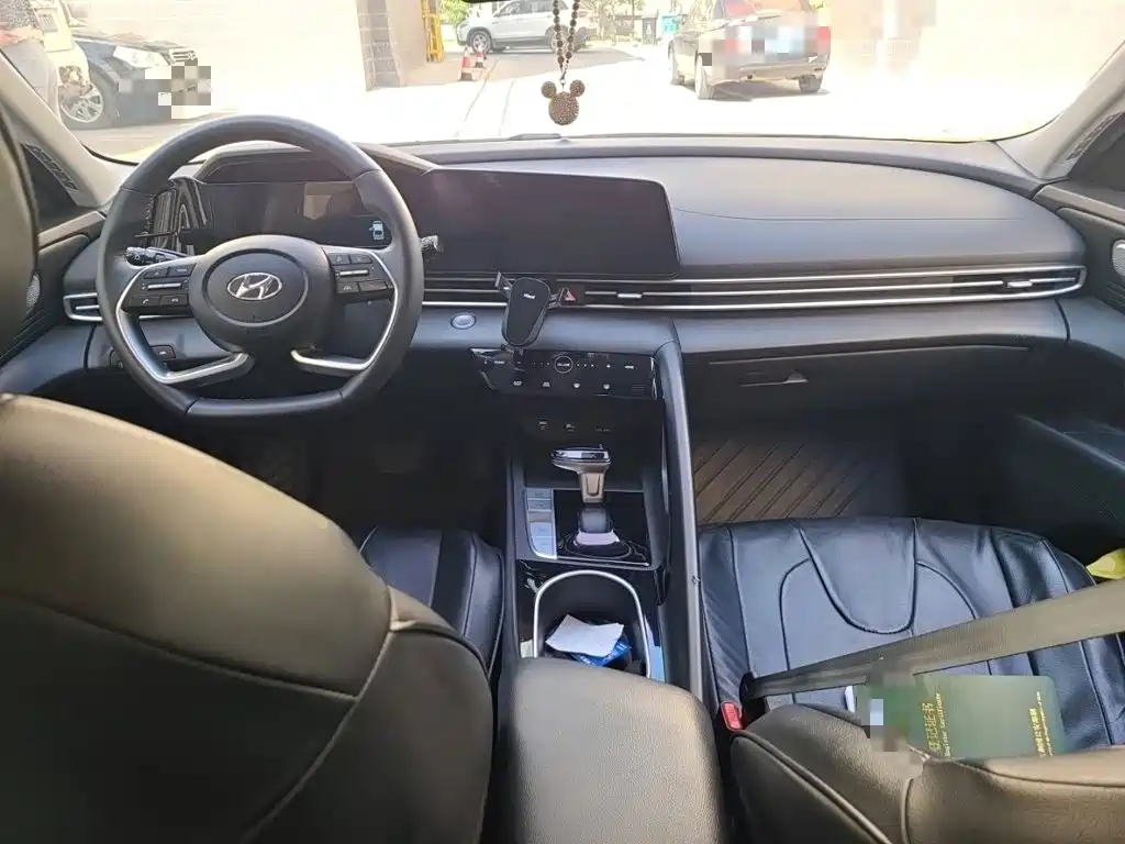 Hyundai Elantra — миниатюра 5