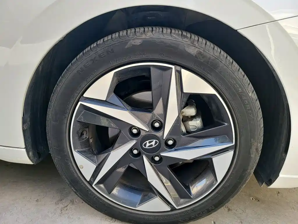 Hyundai Elantra — миниатюра 24