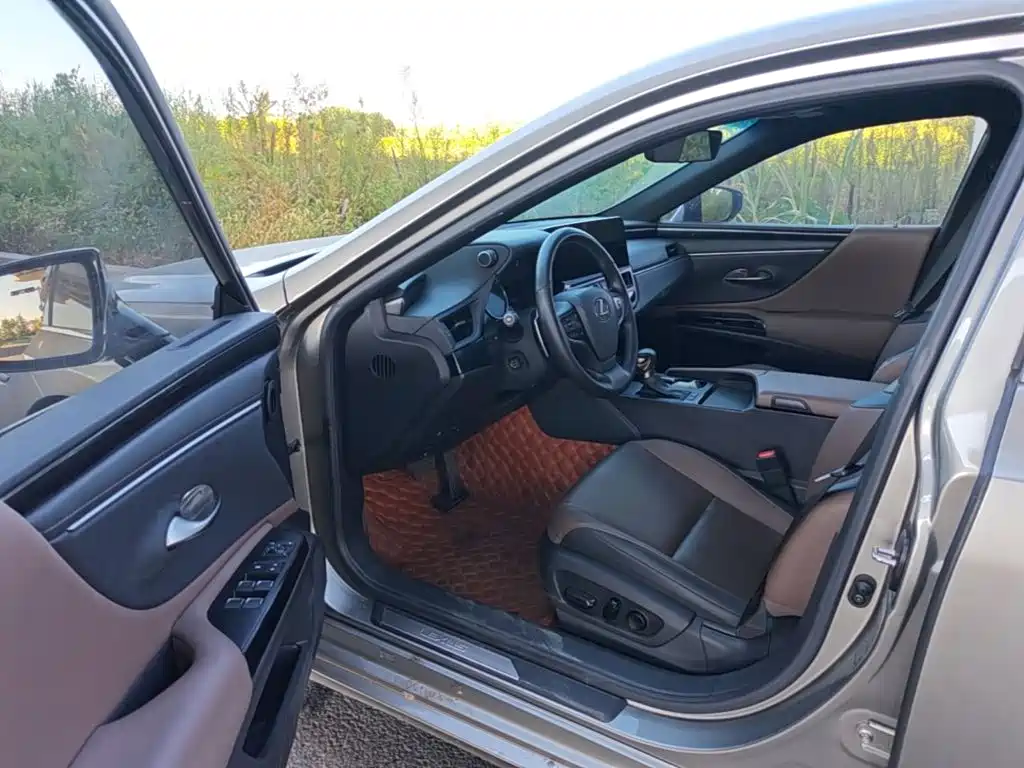 Lexus ES — миниатюра 16