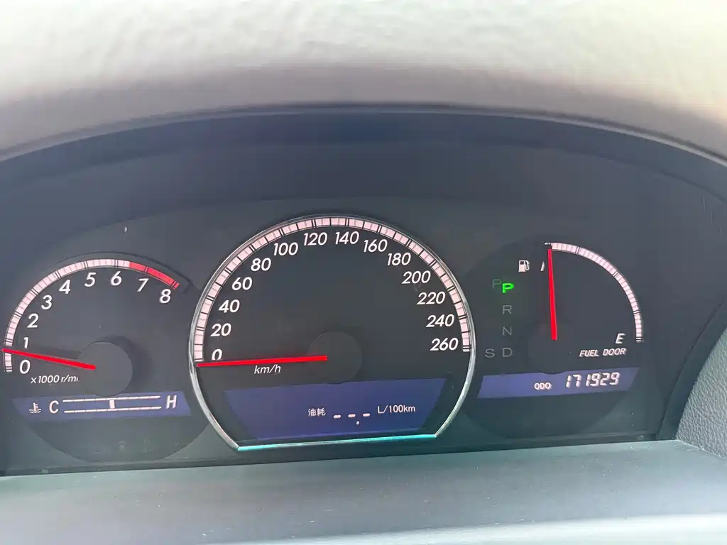 Toyota Crown — миниатюра 14