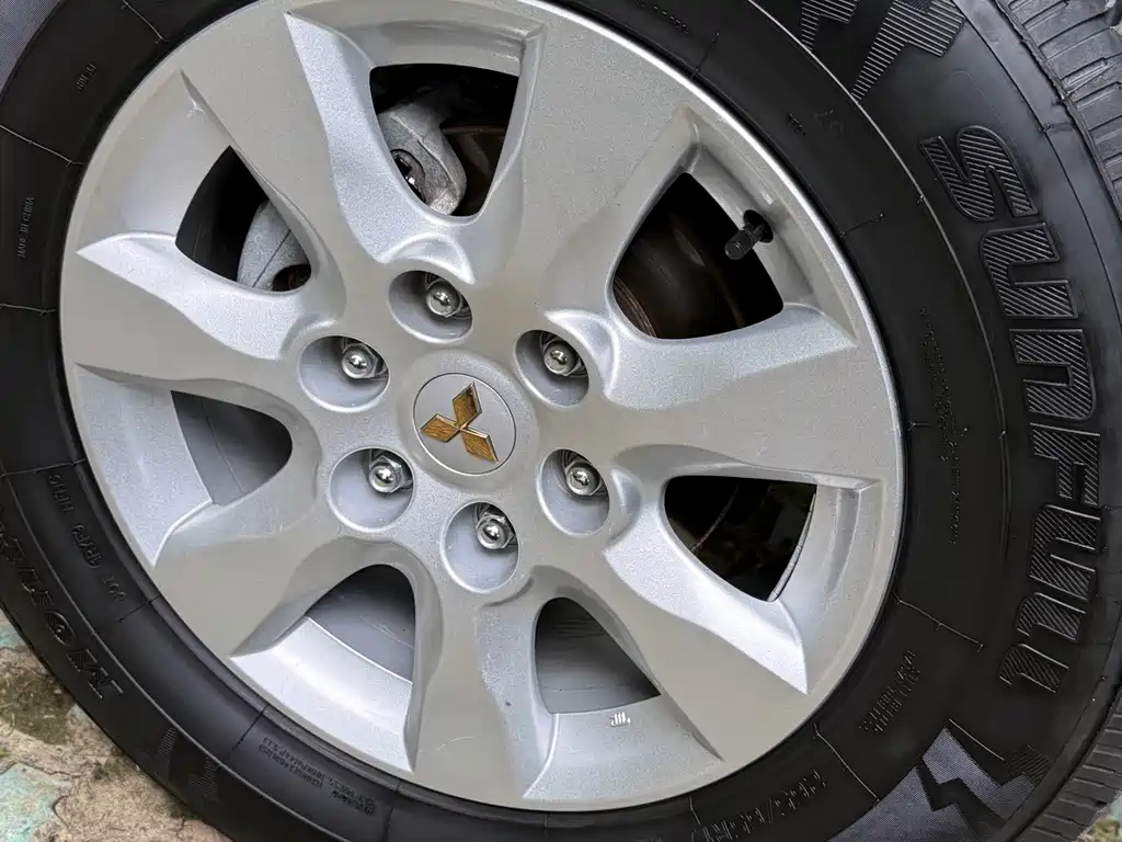 Mitsubishi Pajero (Import) — миниатюра 15