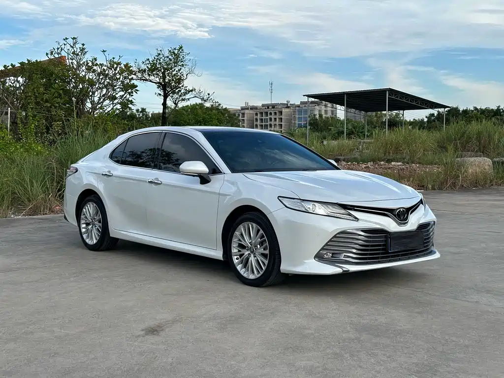 Toyota Camry — миниатюра 3