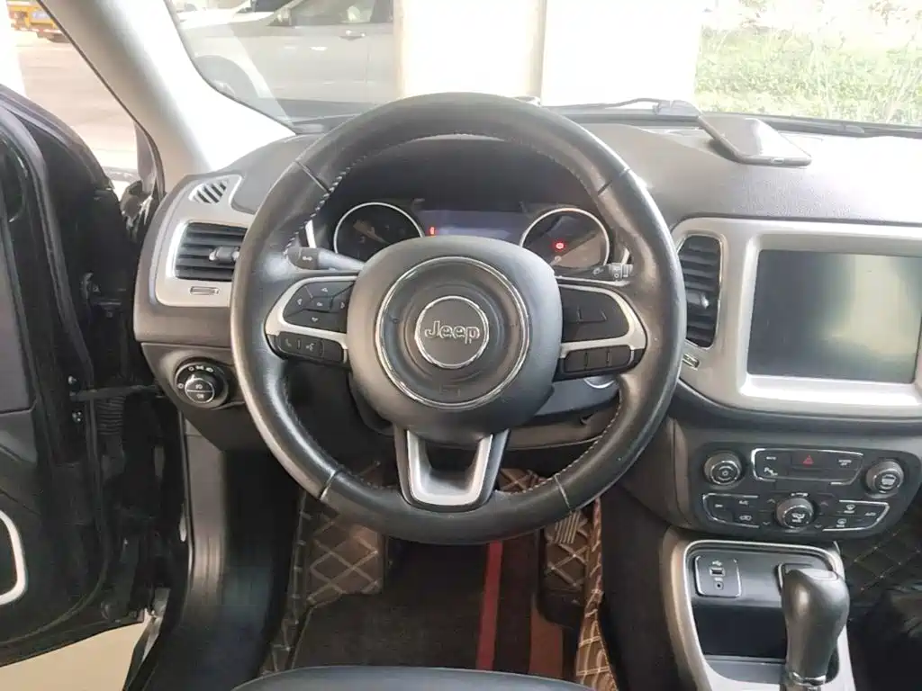 Jeep Compass — миниатюра 11