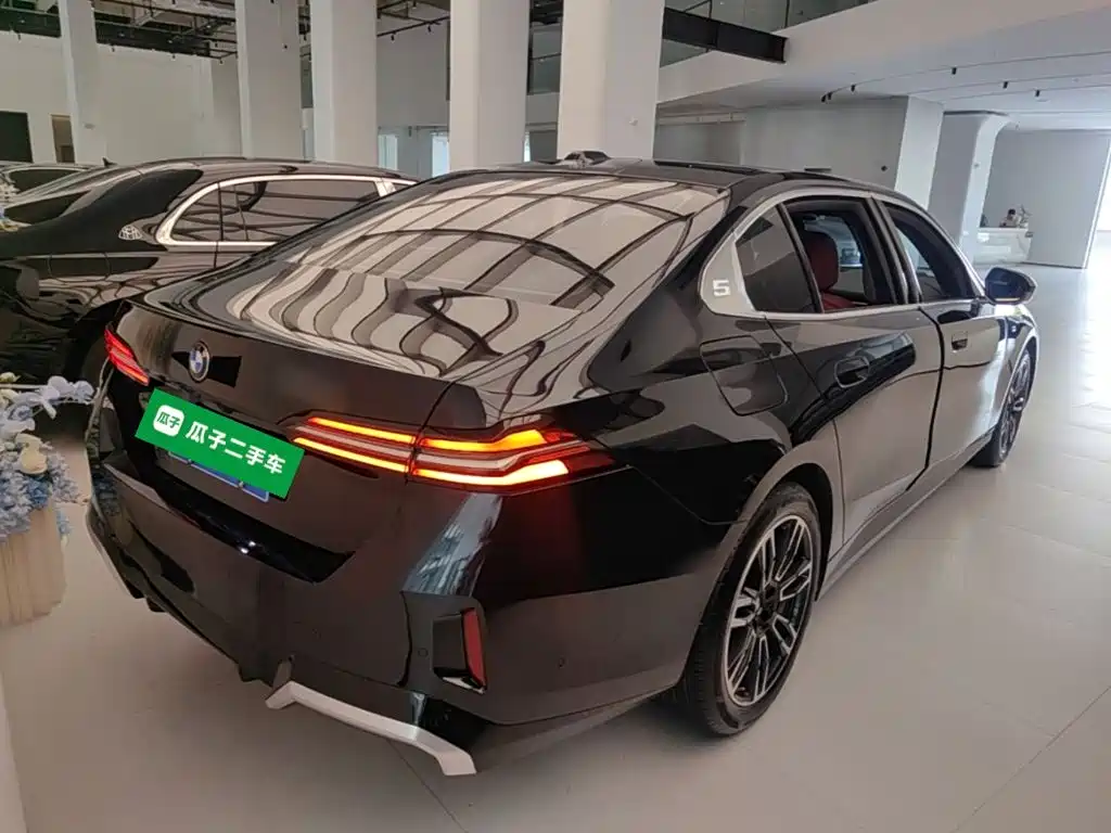 BMW 5 Series — миниатюра 7