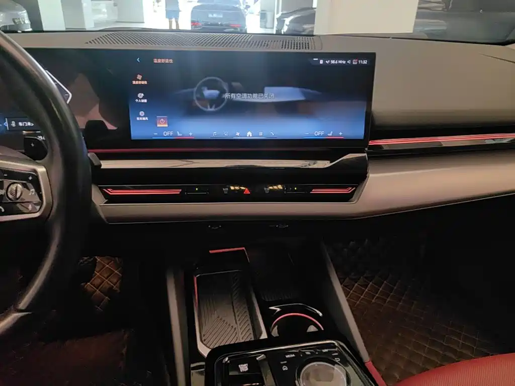 BMW 5 Series — миниатюра 13