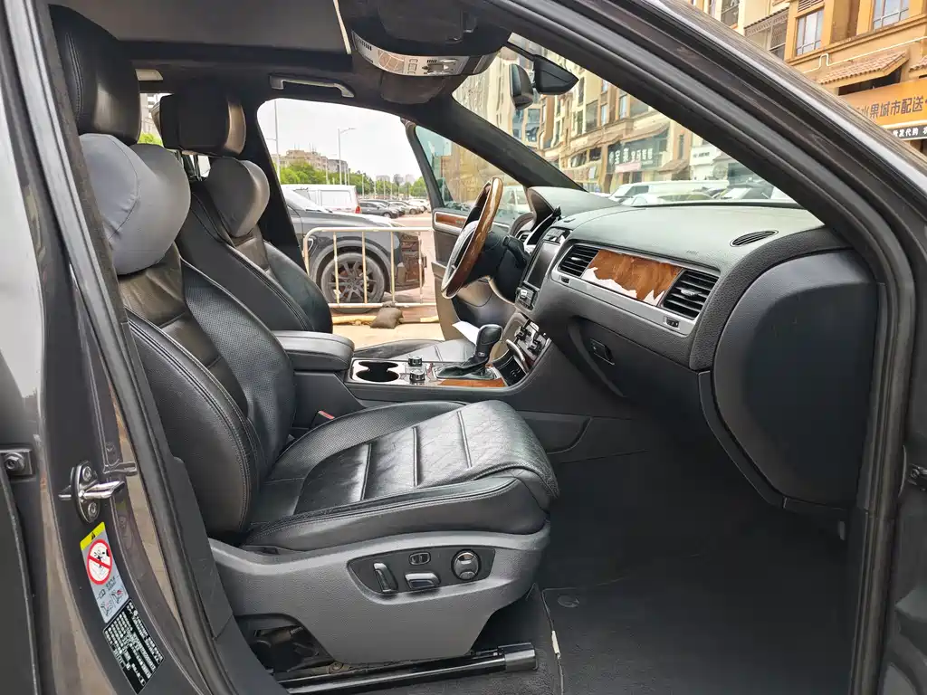 Volkswagen Touareg 2012 R-Line