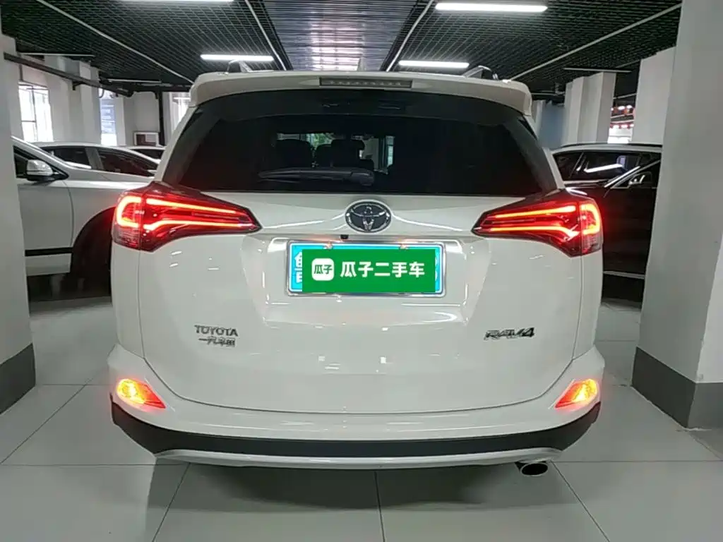 Toyota RAV4 — миниатюра 6
