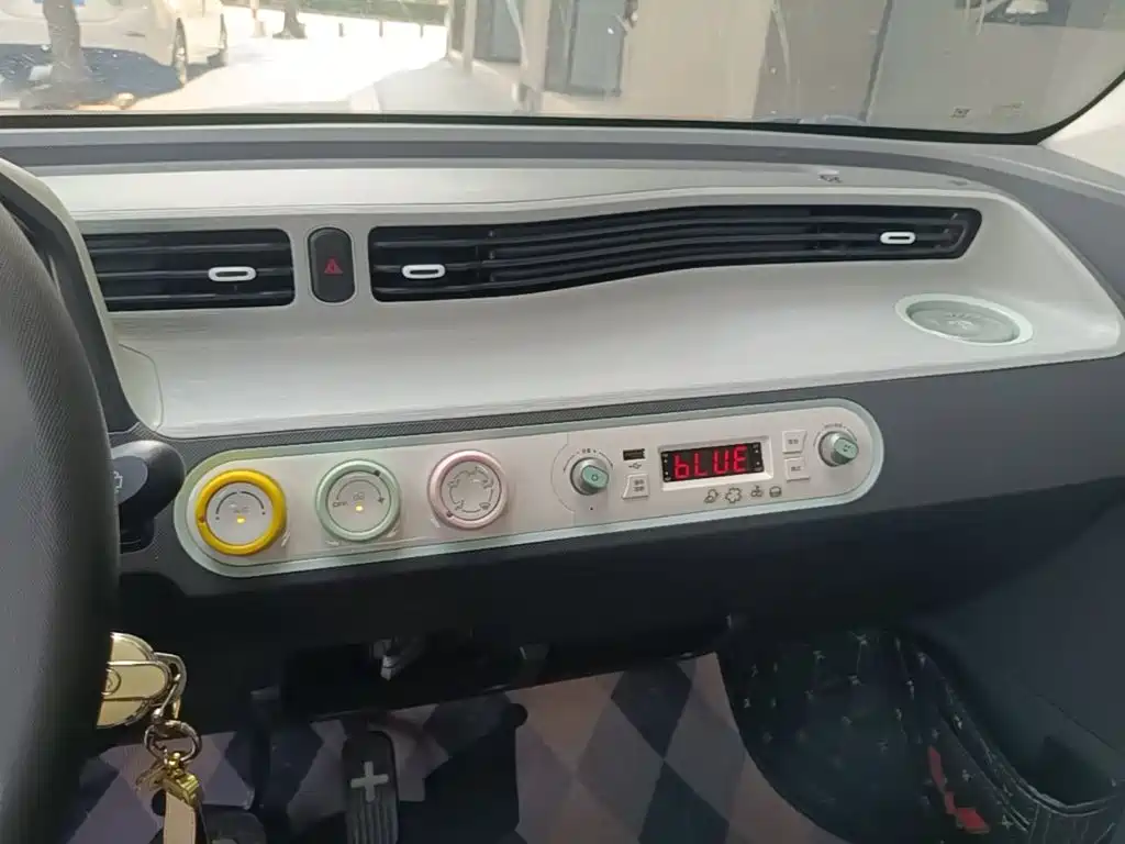 Wuling MINIEV — миниатюра 13