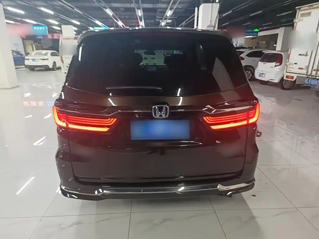 Honda Elysion — миниатюра 6
