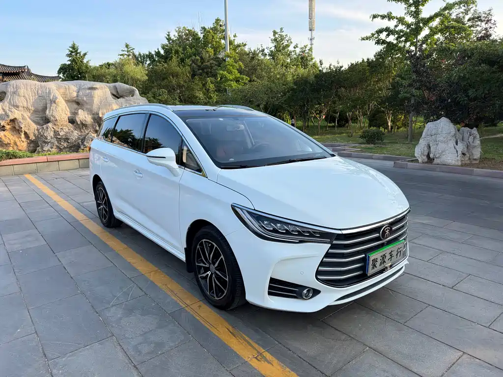BYD Song MAX MAX 2017 1.5T AT Luxury 7 мест