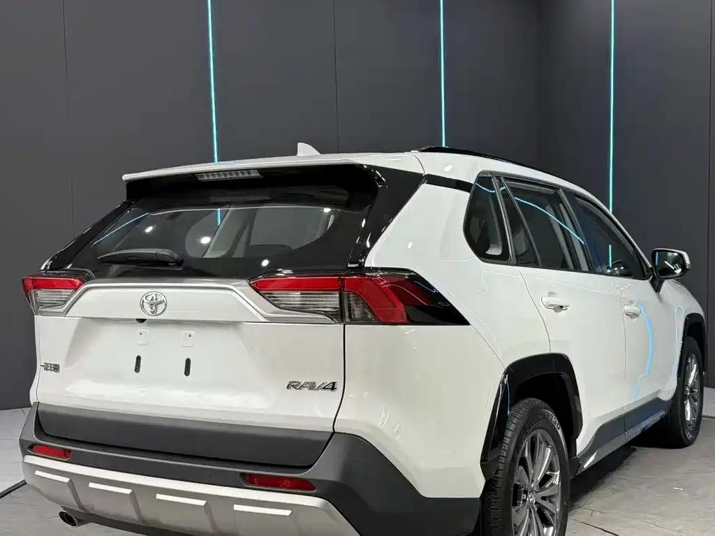 Toyota RAV4 — миниатюра 6