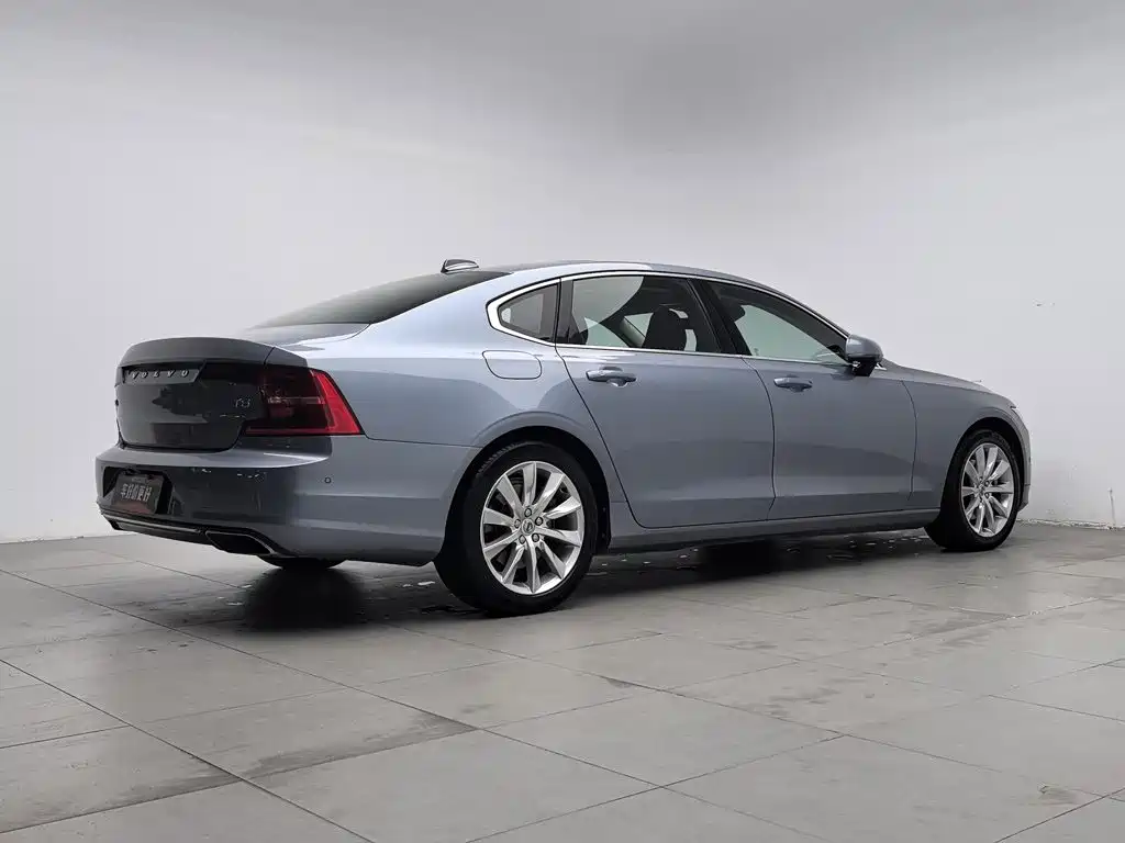 Volvo S90 — миниатюра 2