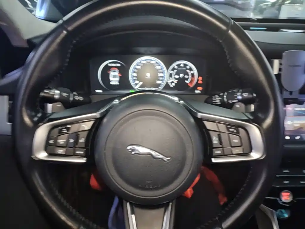 Jaguar XFL — миниатюра 11