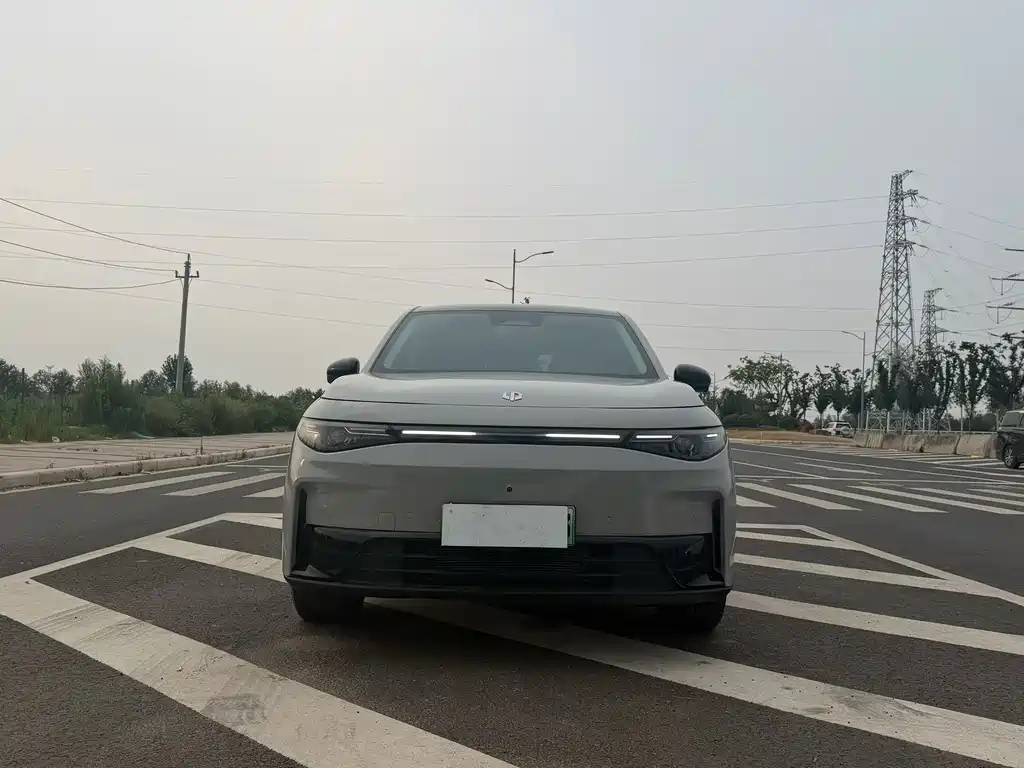 Leapmotor Leapmotor C10 — миниатюра 2