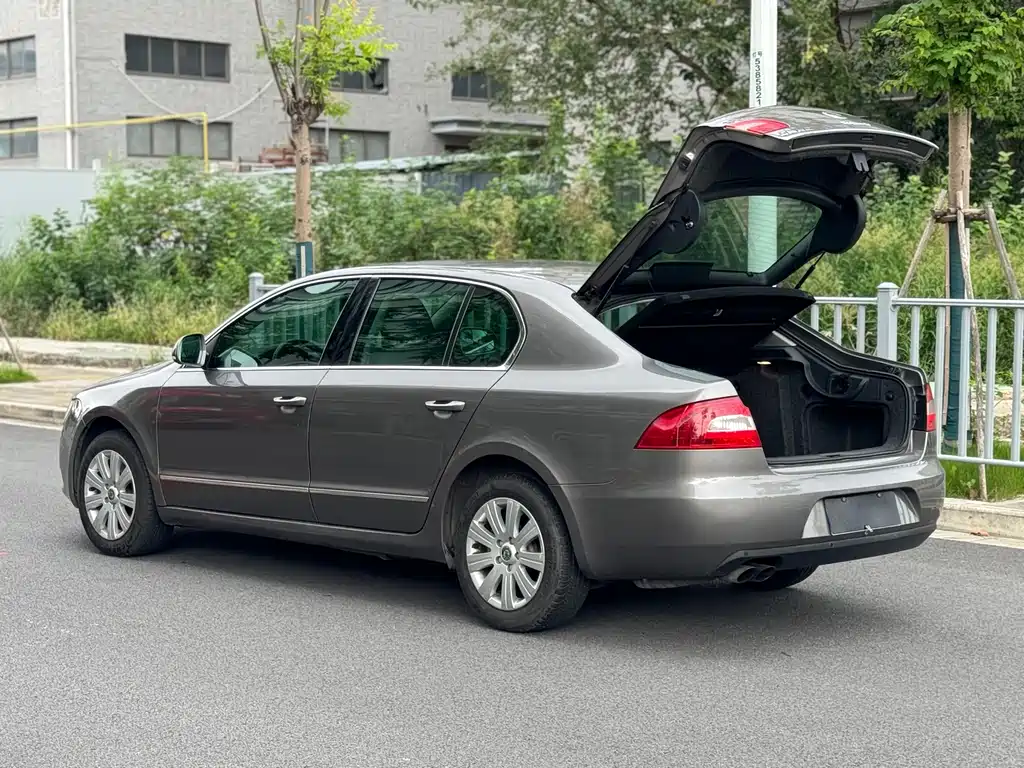 Skoda Superb — миниатюра 9