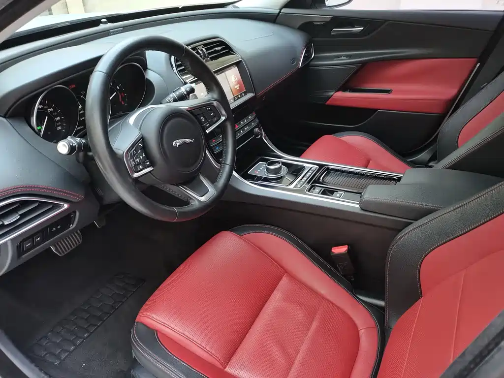 Jaguar XE — миниатюра 4