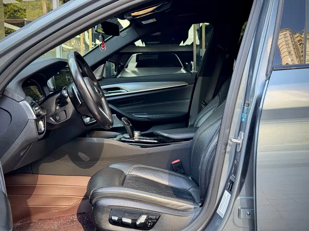 BMW 5 Series (Import) — миниатюра 11