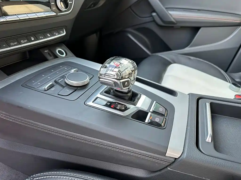 Audi Q5L — миниатюра 15