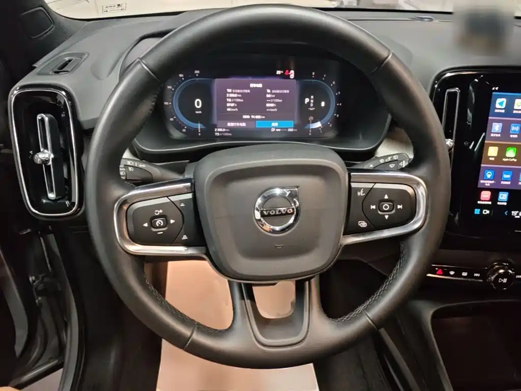 Volvo XC40 — миниатюра 11