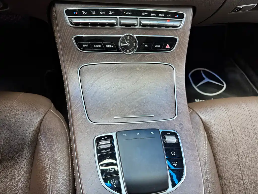 Mercedes-Benz E-Class — миниатюра 11