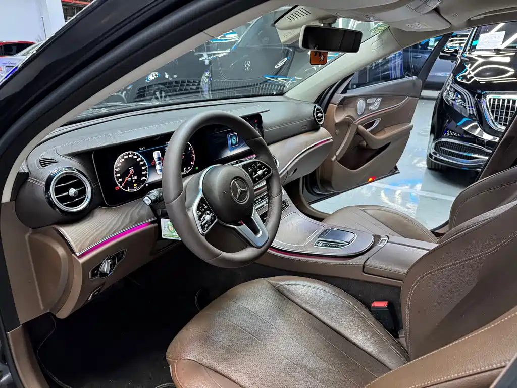 Mercedes-Benz E-Class — миниатюра 4