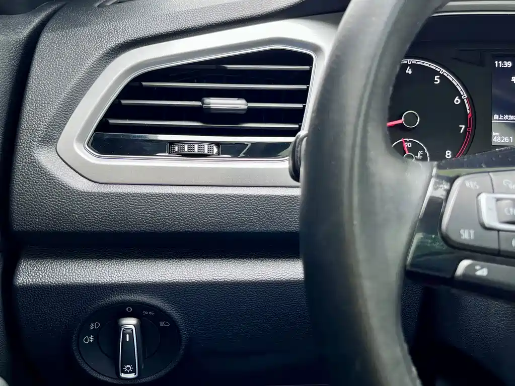 Volkswagen T-Roc — миниатюра 13