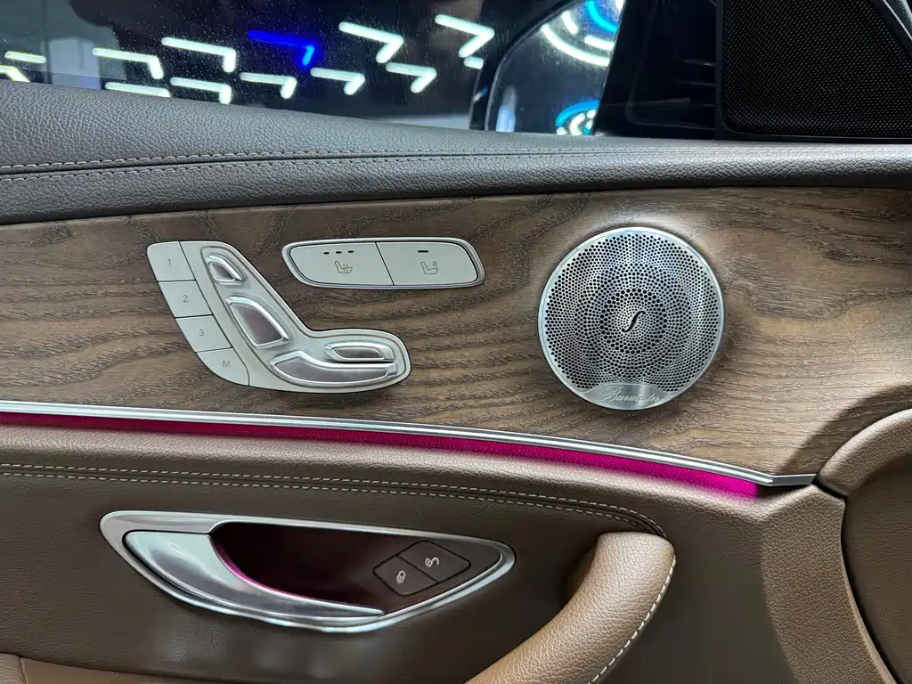 Mercedes-Benz E-Class — миниатюра 10