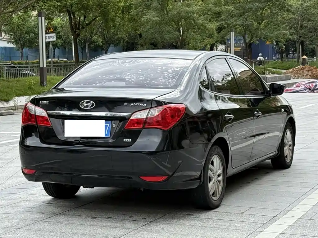 Hyundai Elantra — миниатюра 6